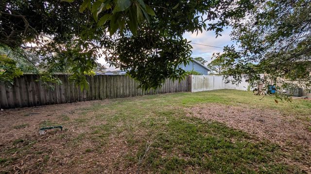 522 NW La Brea Avenue, Port St Lucie, FL 34983