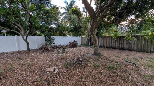 522 NW La Brea Avenue, Port St Lucie, FL 34983