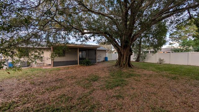 522 NW La Brea Avenue, Port St Lucie, FL 34983