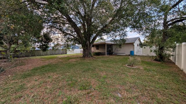 522 NW La Brea Avenue, Port St Lucie, FL 34983