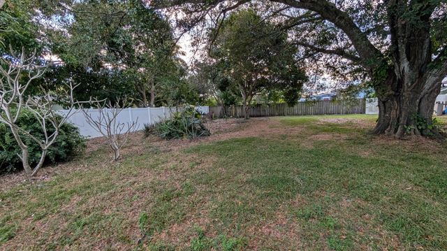 522 NW La Brea Avenue, Port St Lucie, FL 34983