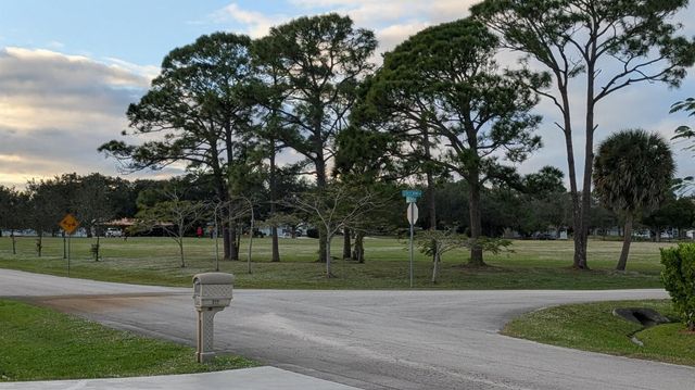 522 NW La Brea Avenue, Port St Lucie, FL 34983