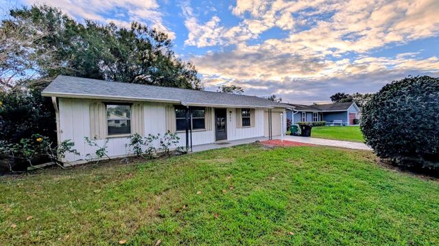 522 NW La Brea Avenue, Port St Lucie, FL 34983