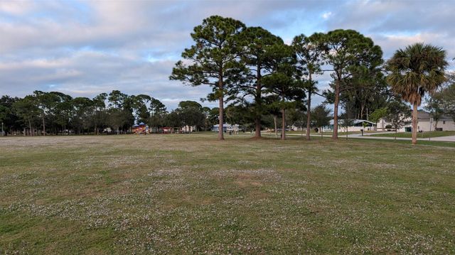 522 NW La Brea Avenue, Port St Lucie, FL 34983