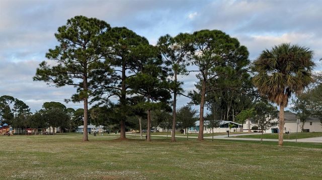 522 NW La Brea Avenue, Port St Lucie, FL 34983