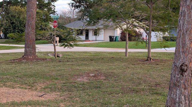 522 NW La Brea Avenue, Port St Lucie, FL 34983