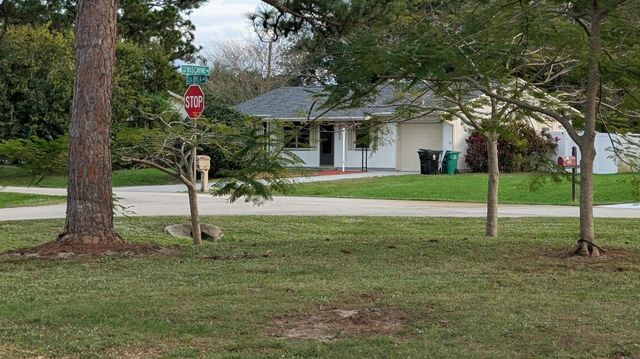 522 NW La Brea Avenue, Port St Lucie, FL 34983