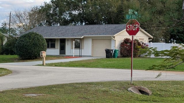 522 NW La Brea Avenue, Port St Lucie, FL 34983