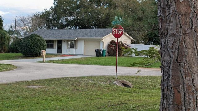 522 NW La Brea Avenue, Port St Lucie, FL 34983