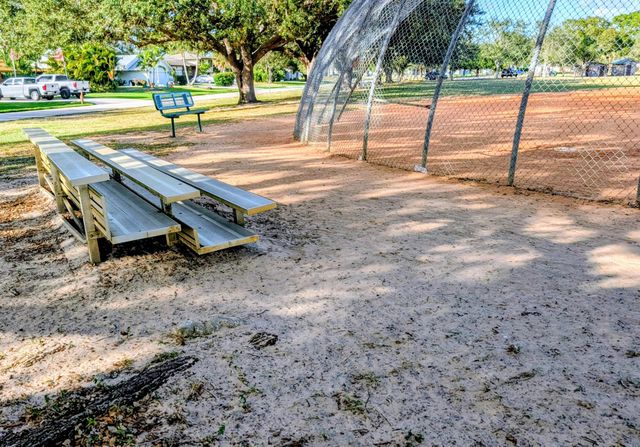 522 NW La Brea Avenue, Port St Lucie, FL 34983