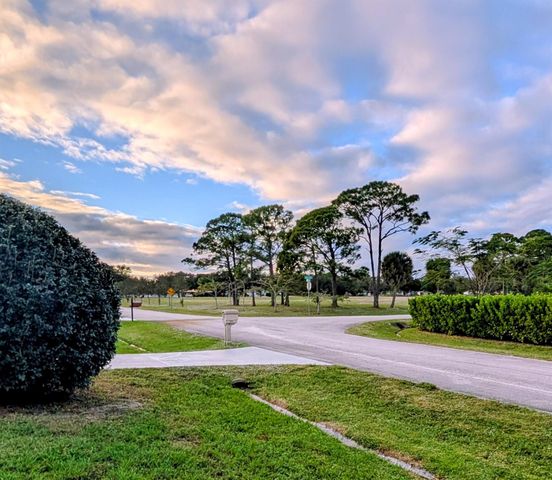 522 NW La Brea Avenue, Port St Lucie, FL 34983