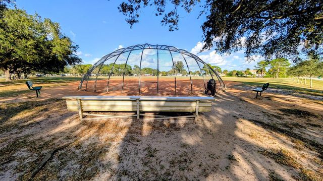 522 NW La Brea Avenue, Port St Lucie, FL 34983