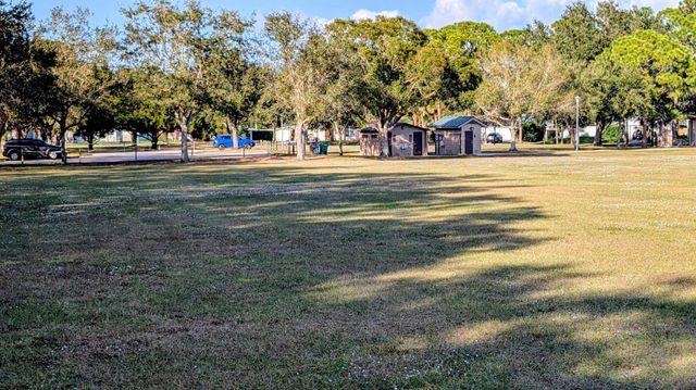 522 NW La Brea Avenue, Port St Lucie, FL 34983