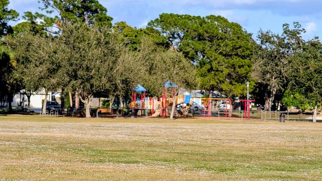 522 NW La Brea Avenue, Port St Lucie, FL 34983