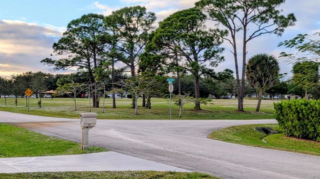 522 NW La Brea Avenue, Port St Lucie, FL 34983