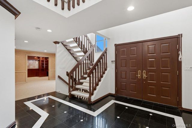 43 Hunt Drive, Jericho, NY 11753