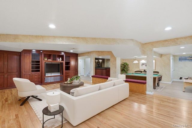 43 Hunt Drive, Jericho, NY 11753