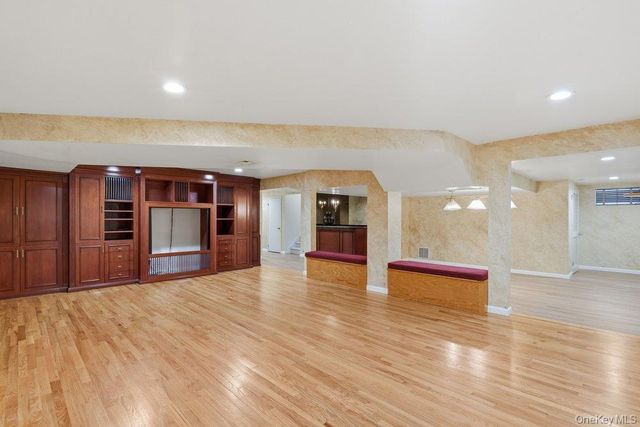 43 Hunt Drive, Jericho, NY 11753