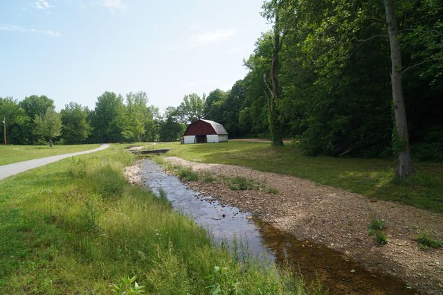 450 Lowe Branch Rd, Centerville, TN 37033