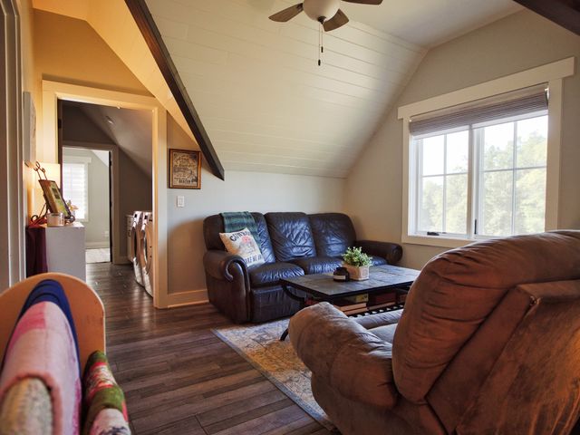 450 Lowe Branch Rd, Centerville, TN 37033