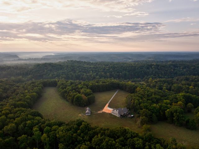 450 Lowe Branch Rd, Centerville, TN 37033