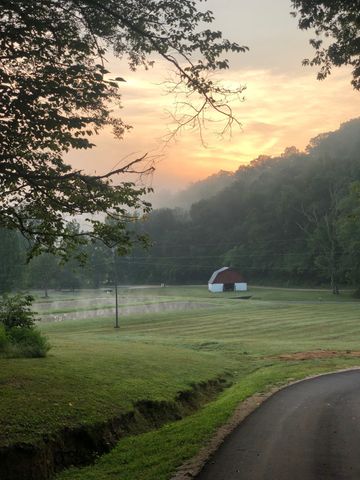 450 Lowe Branch Rd, Centerville, TN 37033