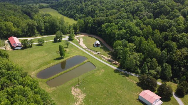 450 Lowe Branch Rd, Centerville, TN 37033