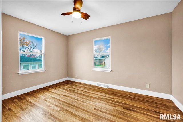 303 S HOLLYBROOK Drive, Chillicothe, IL 61523