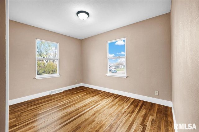 303 S HOLLYBROOK Drive, Chillicothe, IL 61523