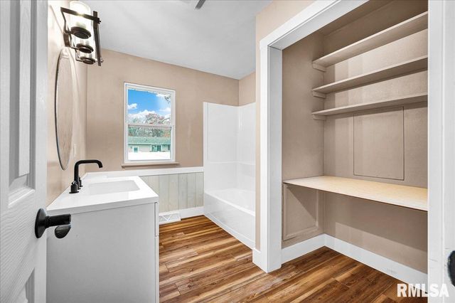 303 S HOLLYBROOK Drive, Chillicothe, IL 61523