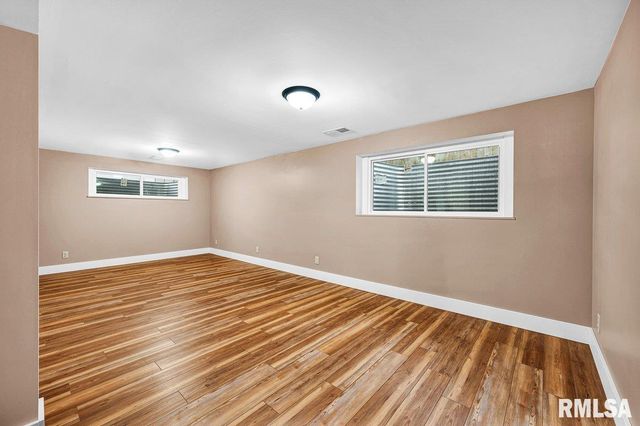 303 S HOLLYBROOK Drive, Chillicothe, IL 61523