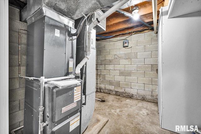 303 S HOLLYBROOK Drive, Chillicothe, IL 61523