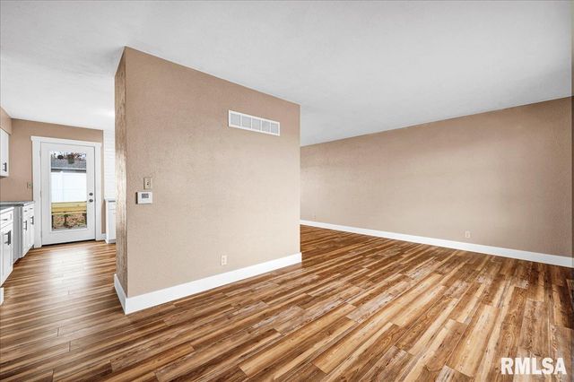 303 S HOLLYBROOK Drive, Chillicothe, IL 61523