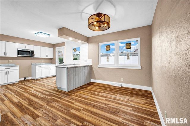 303 S HOLLYBROOK Drive, Chillicothe, IL 61523