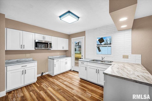 303 S HOLLYBROOK Drive, Chillicothe, IL 61523