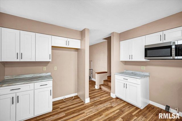 303 S HOLLYBROOK Drive, Chillicothe, IL 61523