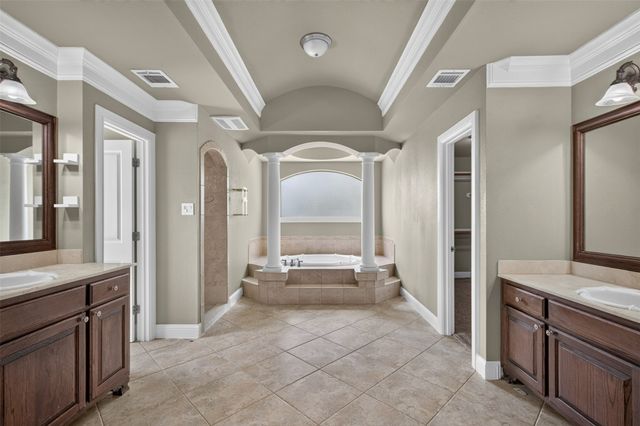 3801 Park Manor Court, Arlington, TX 76017