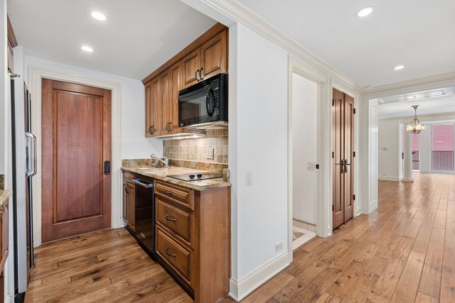 200 E Delaware Place 4DE, Chicago, IL 60611