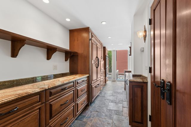 200 E Delaware Place 4DE, Chicago, IL 60611