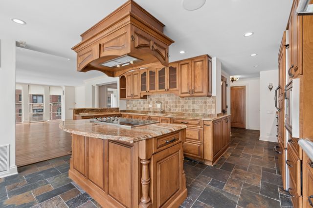 200 E Delaware Place 4DE, Chicago, IL 60611