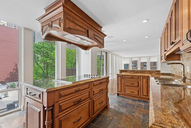 200 E Delaware Place 4DE, Chicago, IL 60611