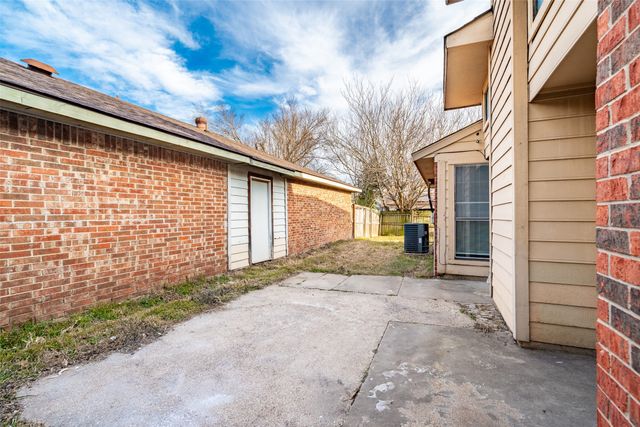 2540 Winter Oak Street, Dallas, TX 75227