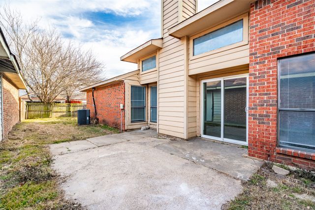 2540 Winter Oak Street, Dallas, TX 75227