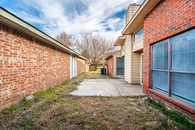 2540 Winter Oak Street, Dallas, TX 75227