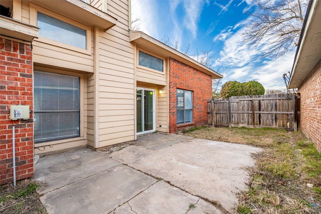2540 Winter Oak Street, Dallas, TX 75227