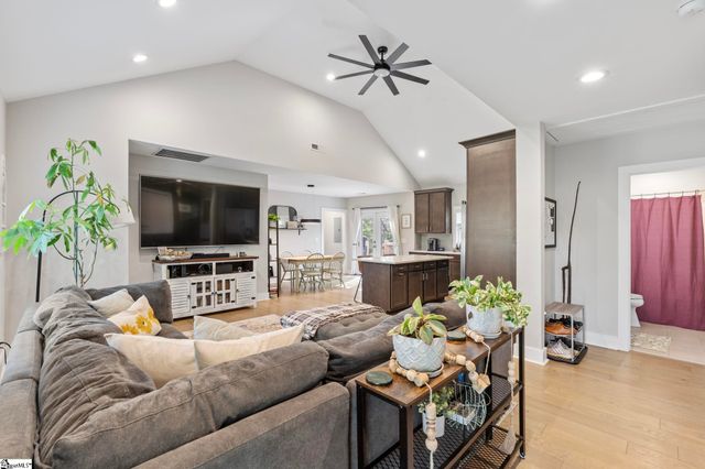 10 Walker Road, Piedmont, SC 29673