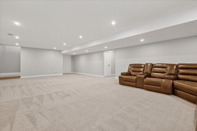 53736 Terre Verde Hills Court, South Bend, IN 46628