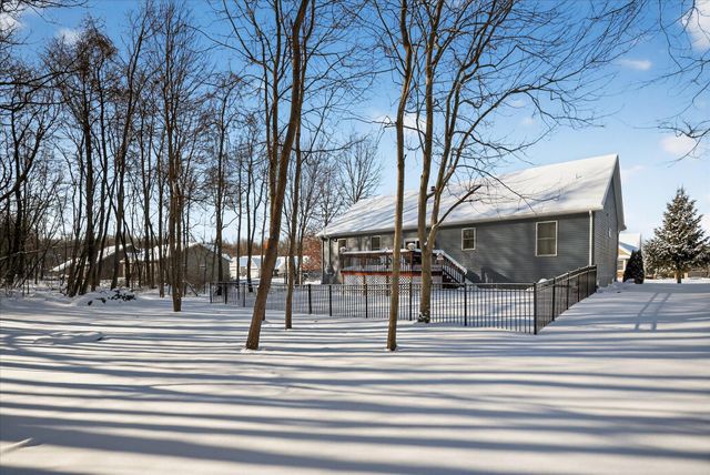 53736 Terre Verde Hills Court, South Bend, IN 46628