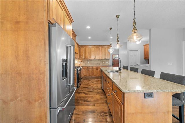 11605 Ivywood Trail, Woodbury, MN 55129