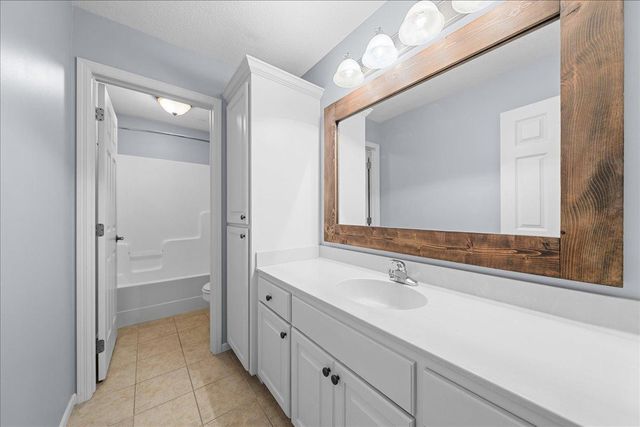 11605 Ivywood Trail, Woodbury, MN 55129